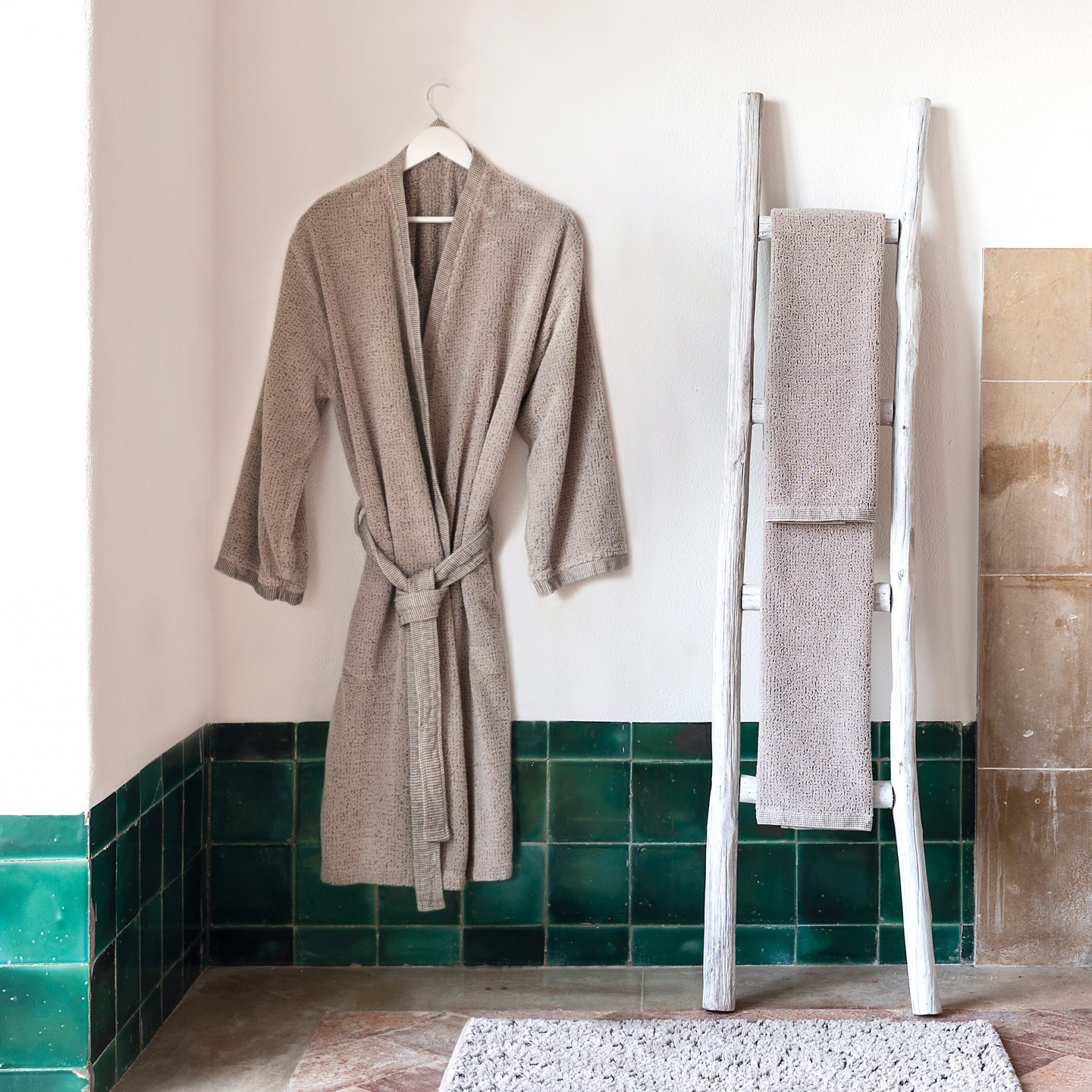 SHELTER BATH ROBES