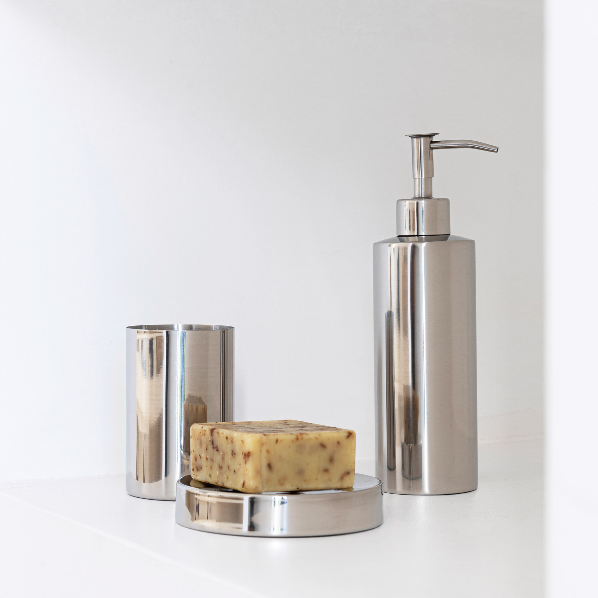 PRATA BATH ACCESSORIES