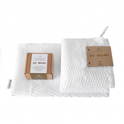 GO VEGAN NECESSAIRE